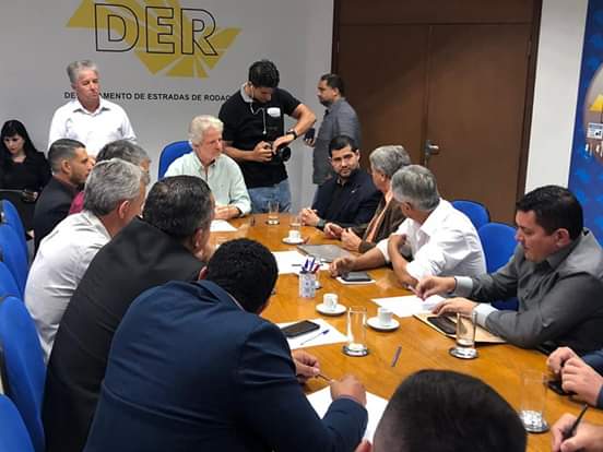 Autoridades políticas do Vale do Ribeira apresentam reivindicações no DER/SP e na Secretaria de Meio Ambiente do Estado.